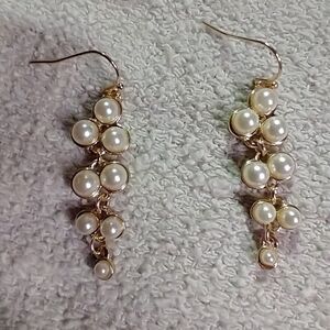 Goldtone faux pearl 🦪 wire earrings